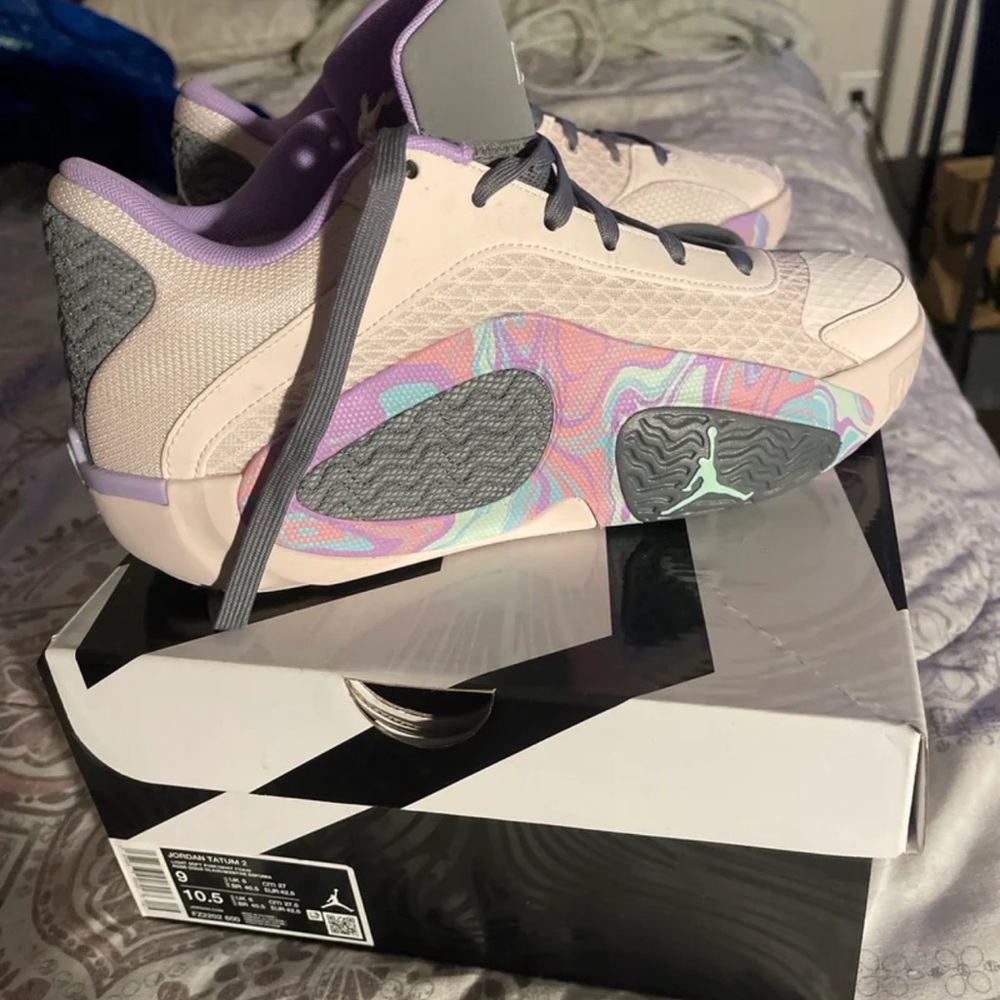MENS basketball shoes